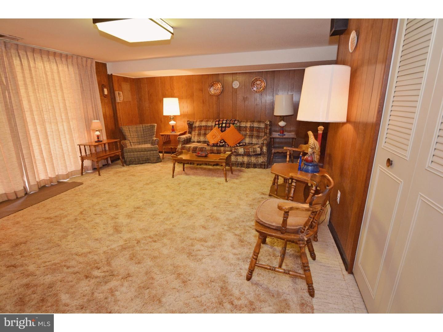 189 Greendale Road Philadelphia, PA 19154 - Photo 15 of 22 Family Room