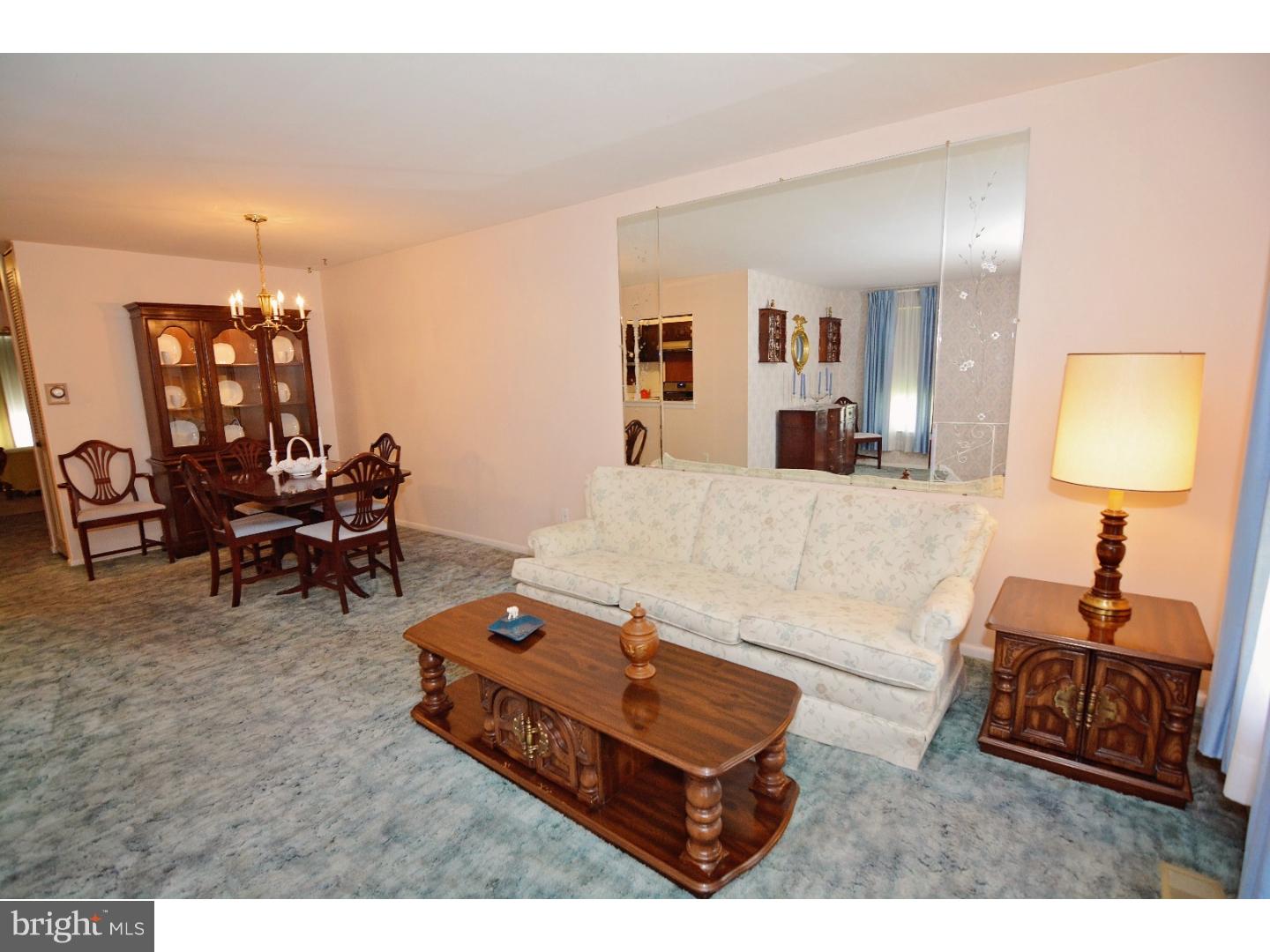 189 Greendale Road Philadelphia, PA 19154 - Photo 7 of 22 Living Room
