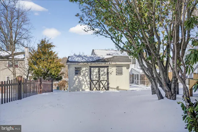 a house view with a outdoor space
