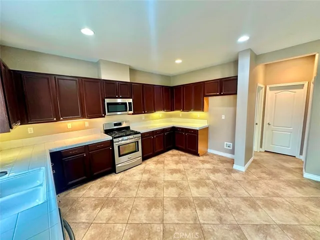 $970,000 | 6854 Farmall Way, Eastvale, CA 92880