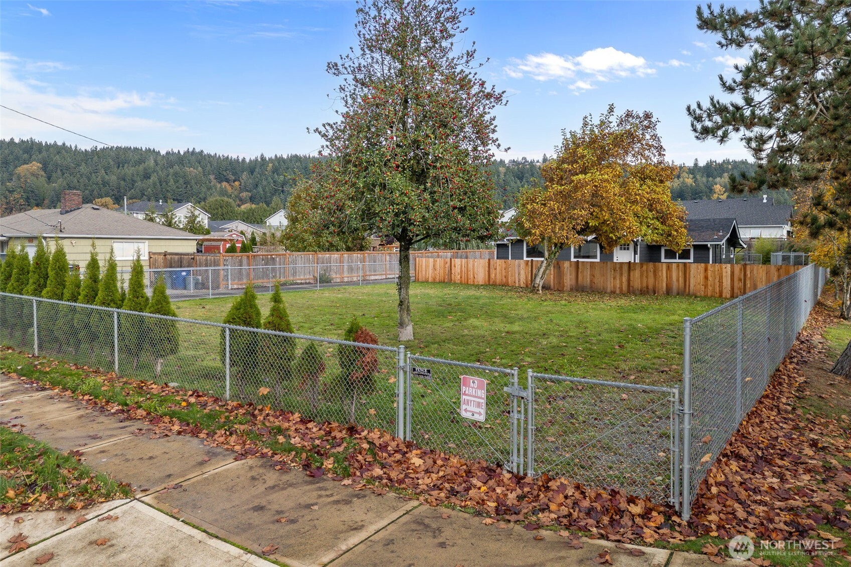 5703 Parker Road East, Unit 1 Sumner, WA 98390 - Photo 4 of 10 a view of a garden