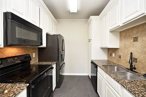 $950,000 | 9019 Lady Laura Lane, Richmond, TX 77469