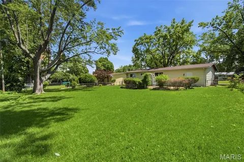 $174,900 | 1395 Redbird Drive, Florissant, MO 63031