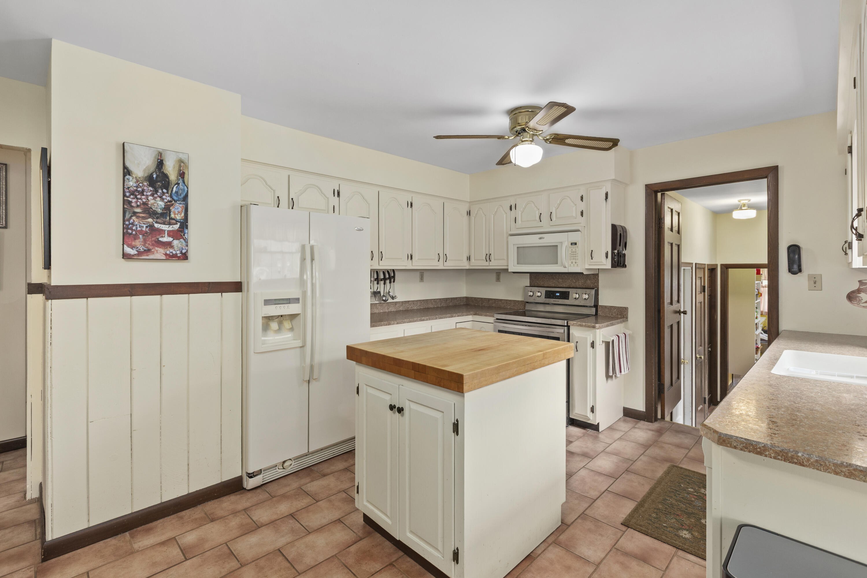 328 East Tratebas Road Valparaiso, IN 46383 - Photo 10 of 48 3000x2000