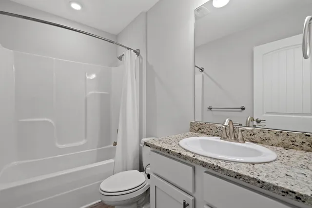 $2,700 | 571 Riverwalk Circle, Freeport, FL 32439