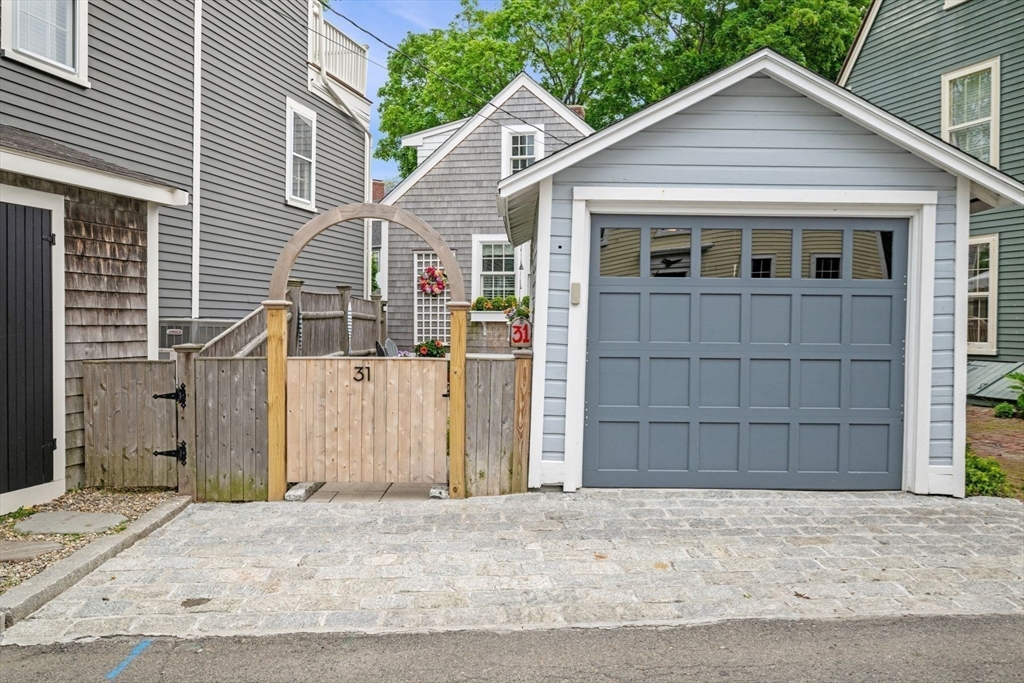 31 Franklin Street Marblehead, MA 01945 - Photo 4 of 35 a view of white house