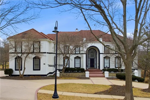 $2,350,000 | 3109 West 118th Street, Leawood, KS 66211