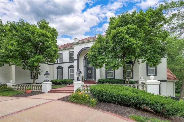 $2,350,000 | 3109 West 118th Street, Leawood, KS 66211