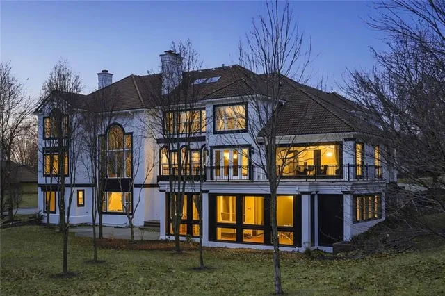 $2,350,000 | 3109 West 118th Street, Leawood, KS 66211