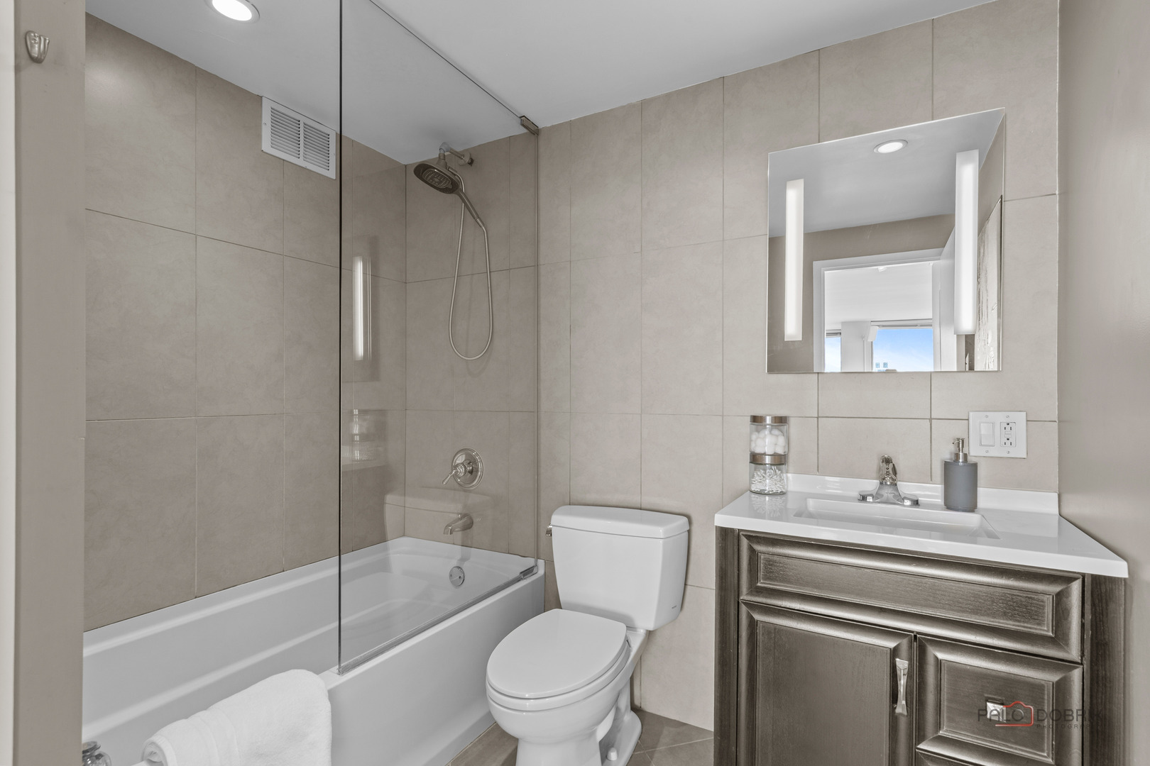 5455 North Sheridan Road, Unit 2615 Chicago, IL 60640 - Photo 18 of 21
