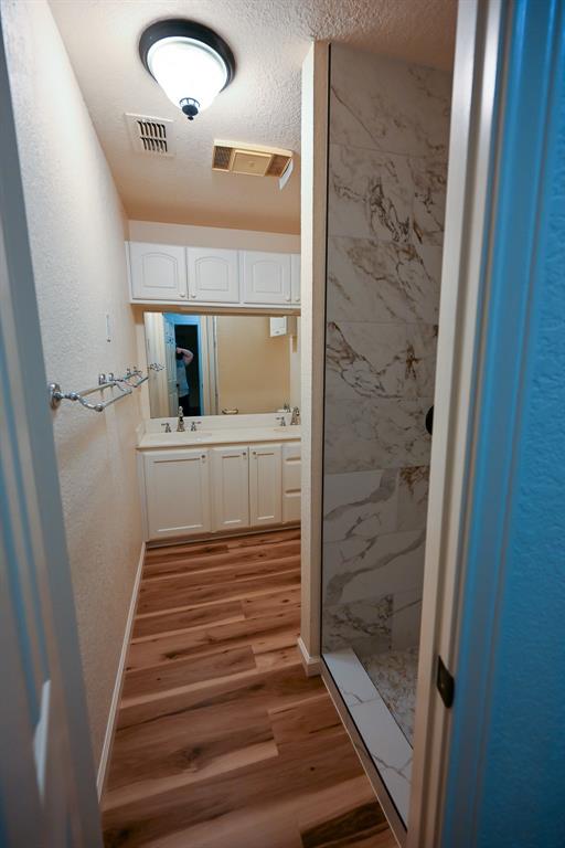 3201 South Garland Street Decatur, TX 76234 - Photo 20 of 20 a bathroom with a sink and mirror