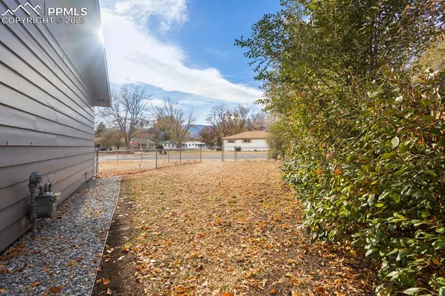 a house view with a outdoor space