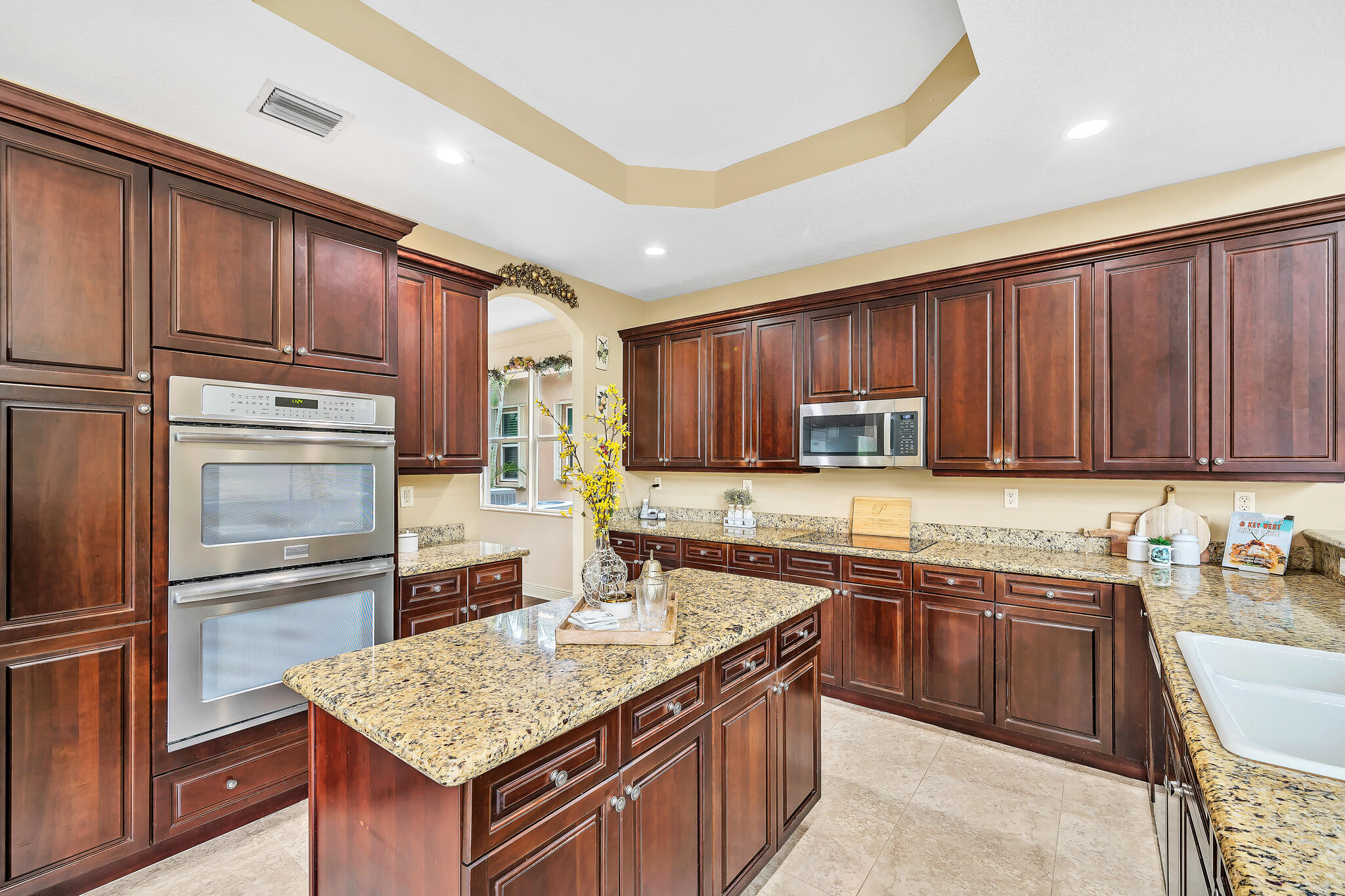 6641 Conch Court Boynton Beach, FL 33437 - Photo 11 of 61 Center Island