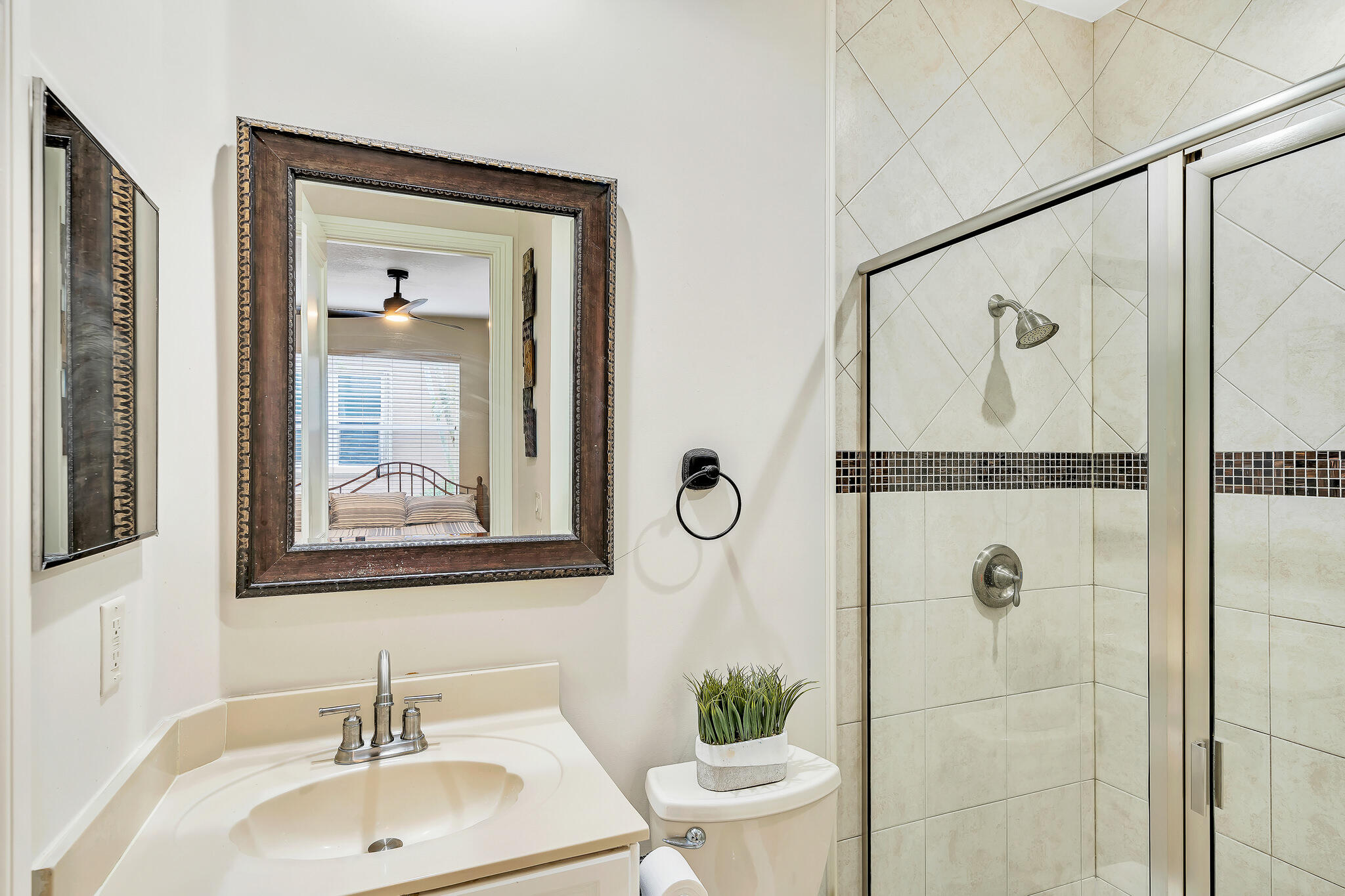 6641 Conch Court Boynton Beach, FL 33437 - Photo 32 of 61 Guest Bathroom