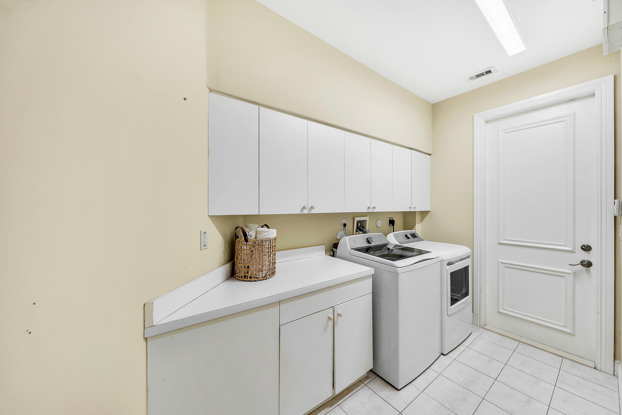 6641 Conch Court Boynton Beach, FL 33437 - Photo 33 of 61 Laundry Room