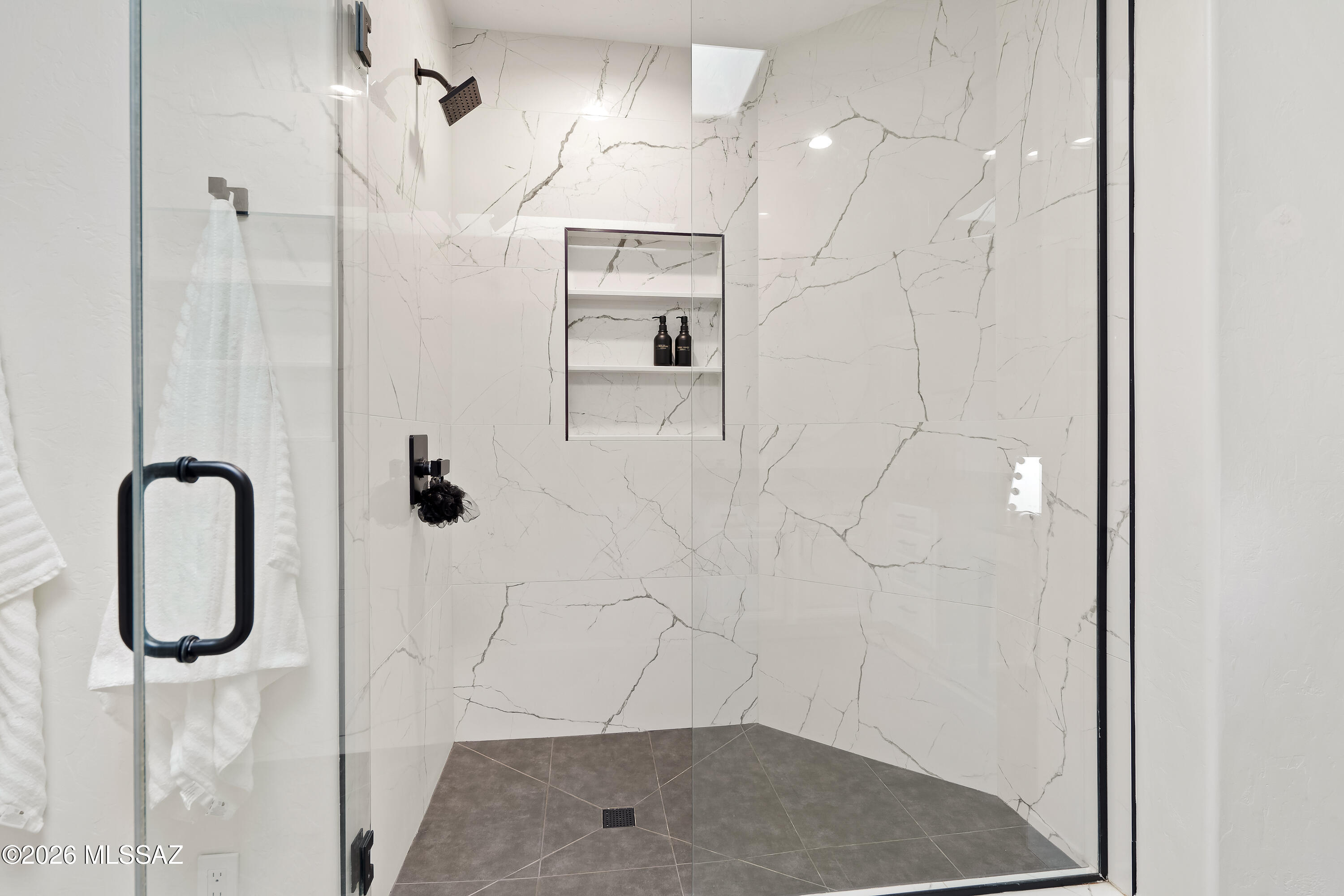 4947 North Bonita Ridge Avenue Tucson, AZ 85750 - Photo 27 of 44 primary shower