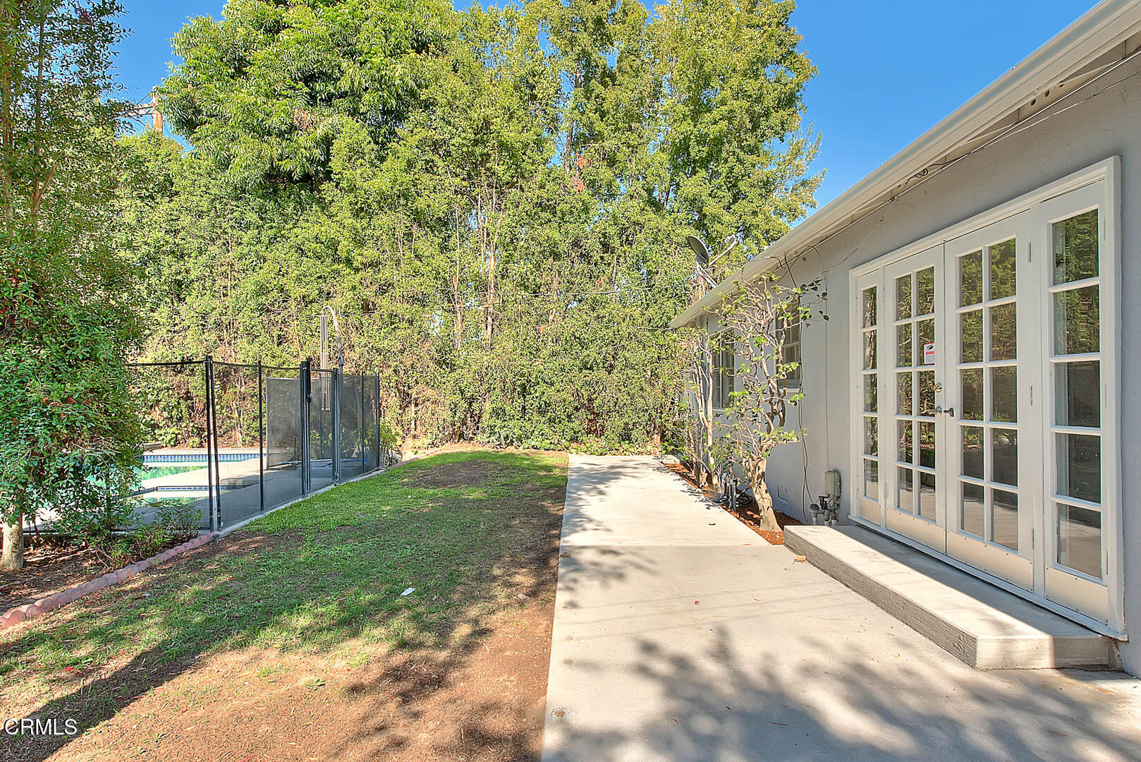 3671 Grayburn Road Pasadena, CA 91107 - Photo 38 of 50 a view of backyard with large trees