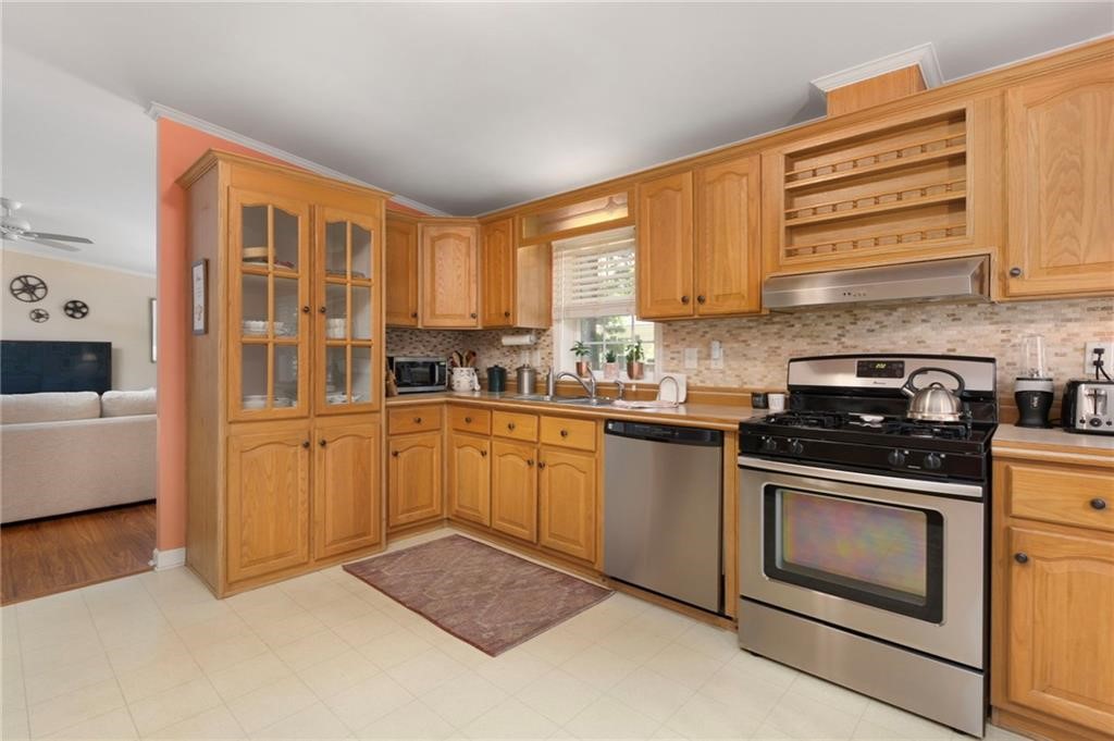 8 King Philip Road Coventry, RI 02816 - Photo 15 of 38