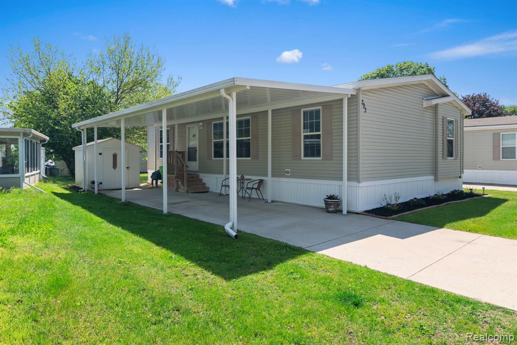 303 Toucan Street Rochester, MI 48309 - Photo 2 of 21