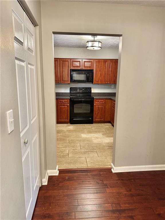 121 Brittany Court Duluth, GA 30096 - Photo 4 of 28