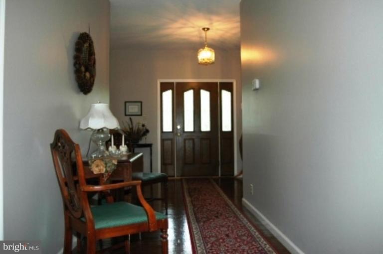2079 Winchester Road Delaplane, VA 20144 - Photo 6 of 11 Entrance / Foyer