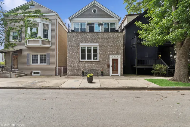 $575,000 | 2637 West Huron Street, Chicago, IL 60612