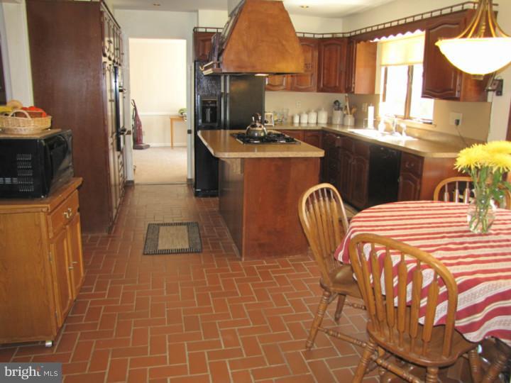 601 Continental Road Hatboro, PA 19040 - Photo 2 of 12 Kitchen