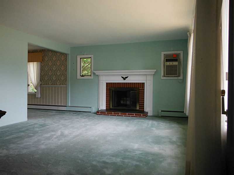 52 Riverside Drive Lincoln, RI 02865 - Photo 12 of 21 Living Room.