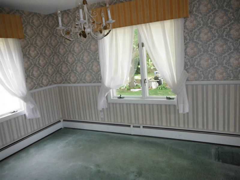 52 Riverside Drive Lincoln, RI 02865 - Photo 13 of 21 Dining Room.