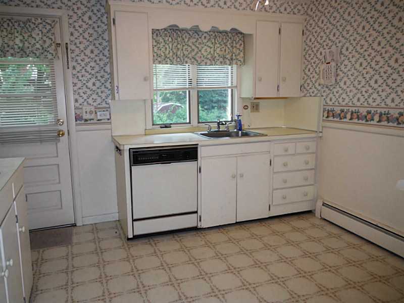 52 Riverside Drive Lincoln, RI 02865 - Photo 16 of 21 Kitchen.