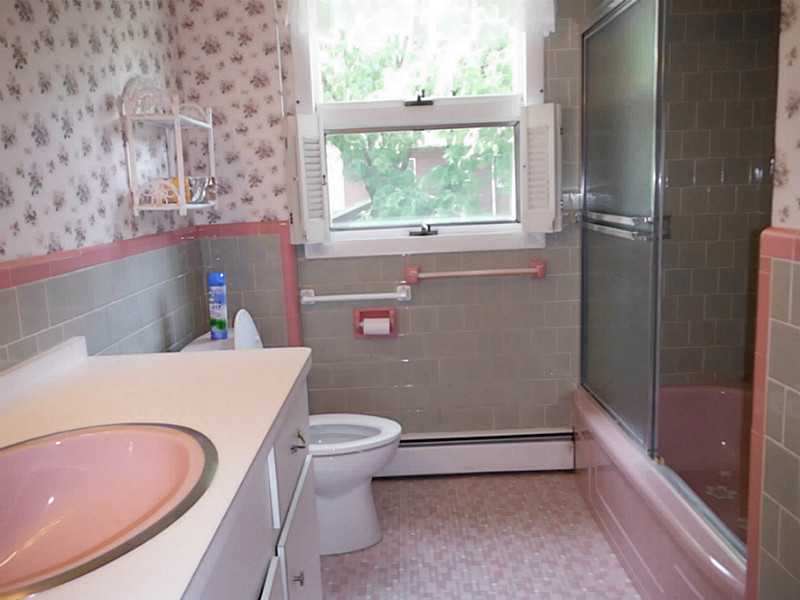 52 Riverside Drive Lincoln, RI 02865 - Photo 20 of 21 Bathroom.