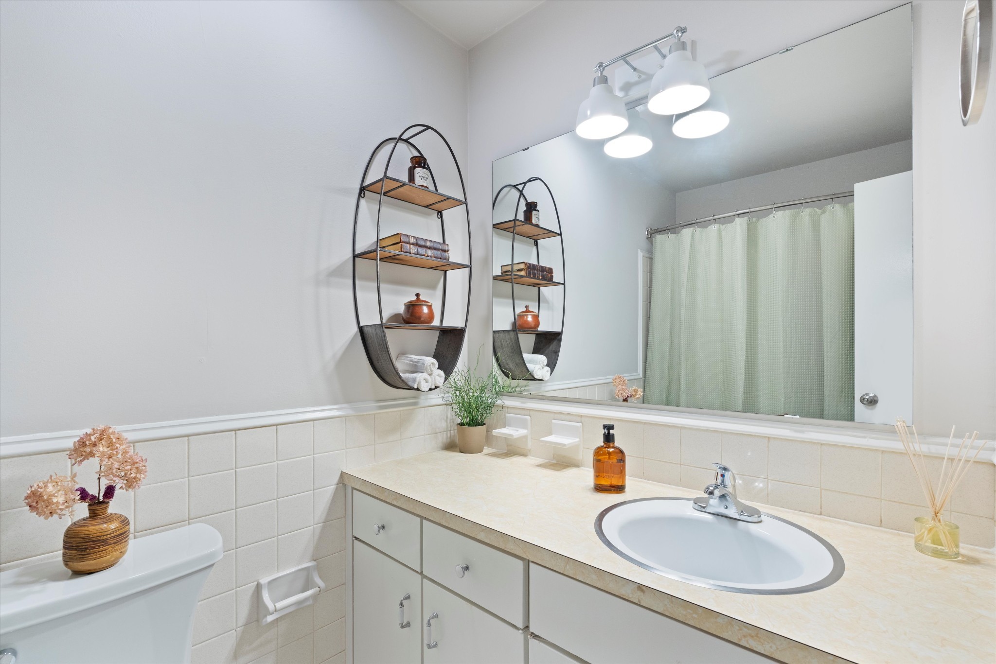 1900 Richard Jones Road, Unit P2 Nashville, TN 37215 - Photo 12 of 20 a bathroom with a sink and a mirror