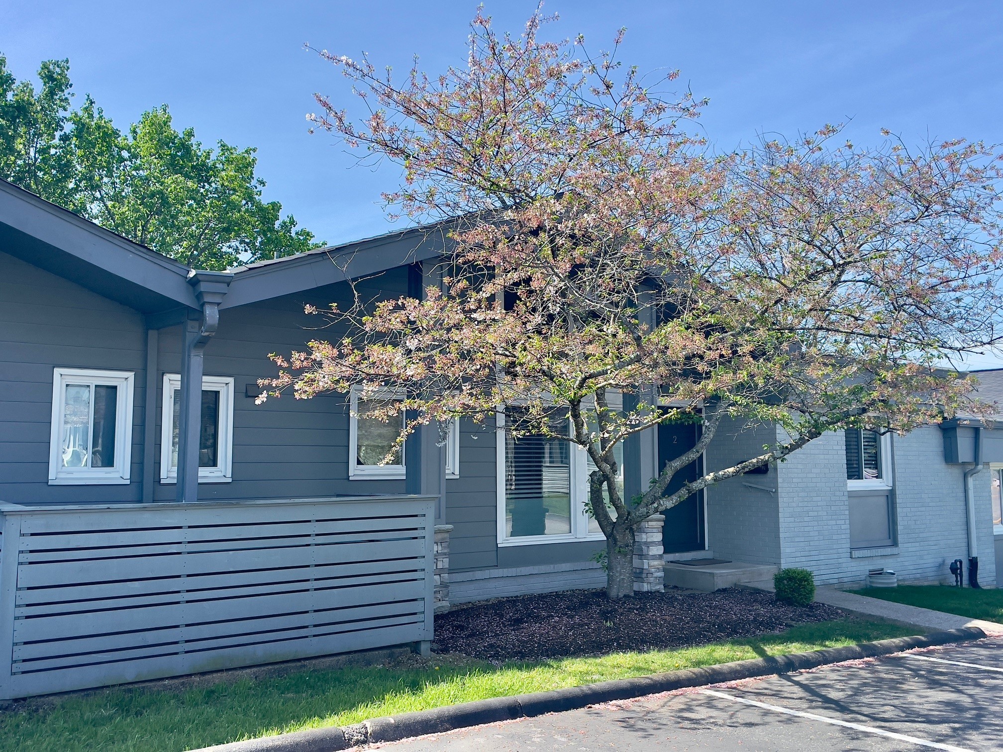 1900 Richard Jones Road, Unit P2 Nashville, TN 37215 - Photo 2 of 20 a front view of a house with a garden