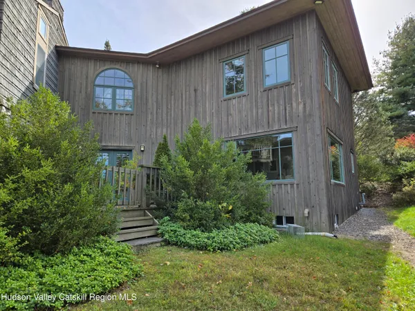 $3,250 | 84 Highland Road, Stone Ridge, NY 12484