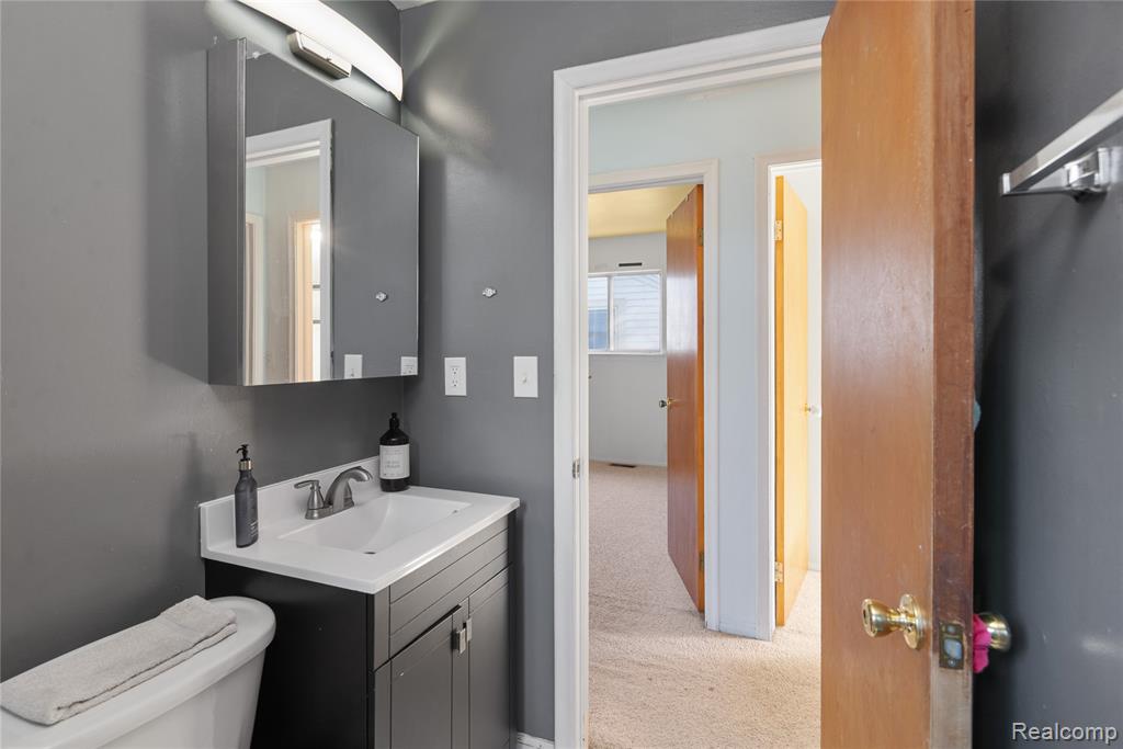 20842 Ridgemont Road Harper Woods, MI 48225 - Photo 18 of 25 Gallery Image 18