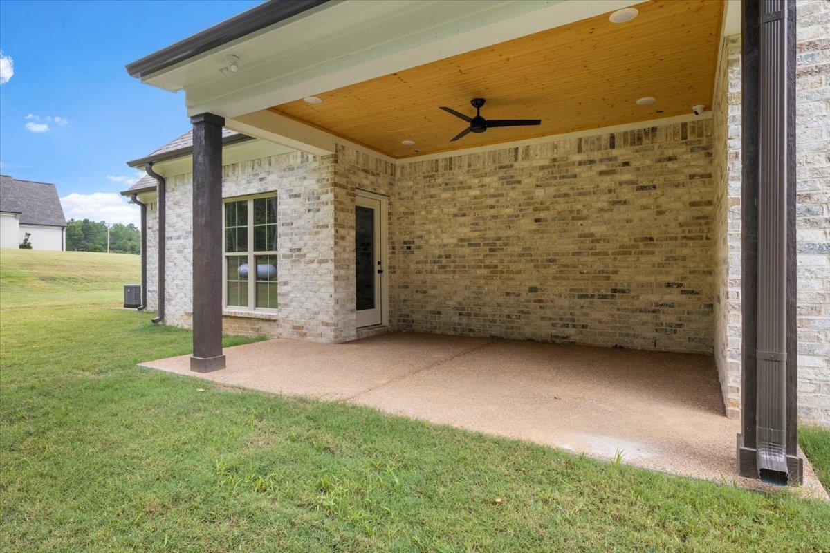 80 Fairview Trail Byhalia, MS 38611 - Photo 21 of 25 a view of a porch with a table and chairs