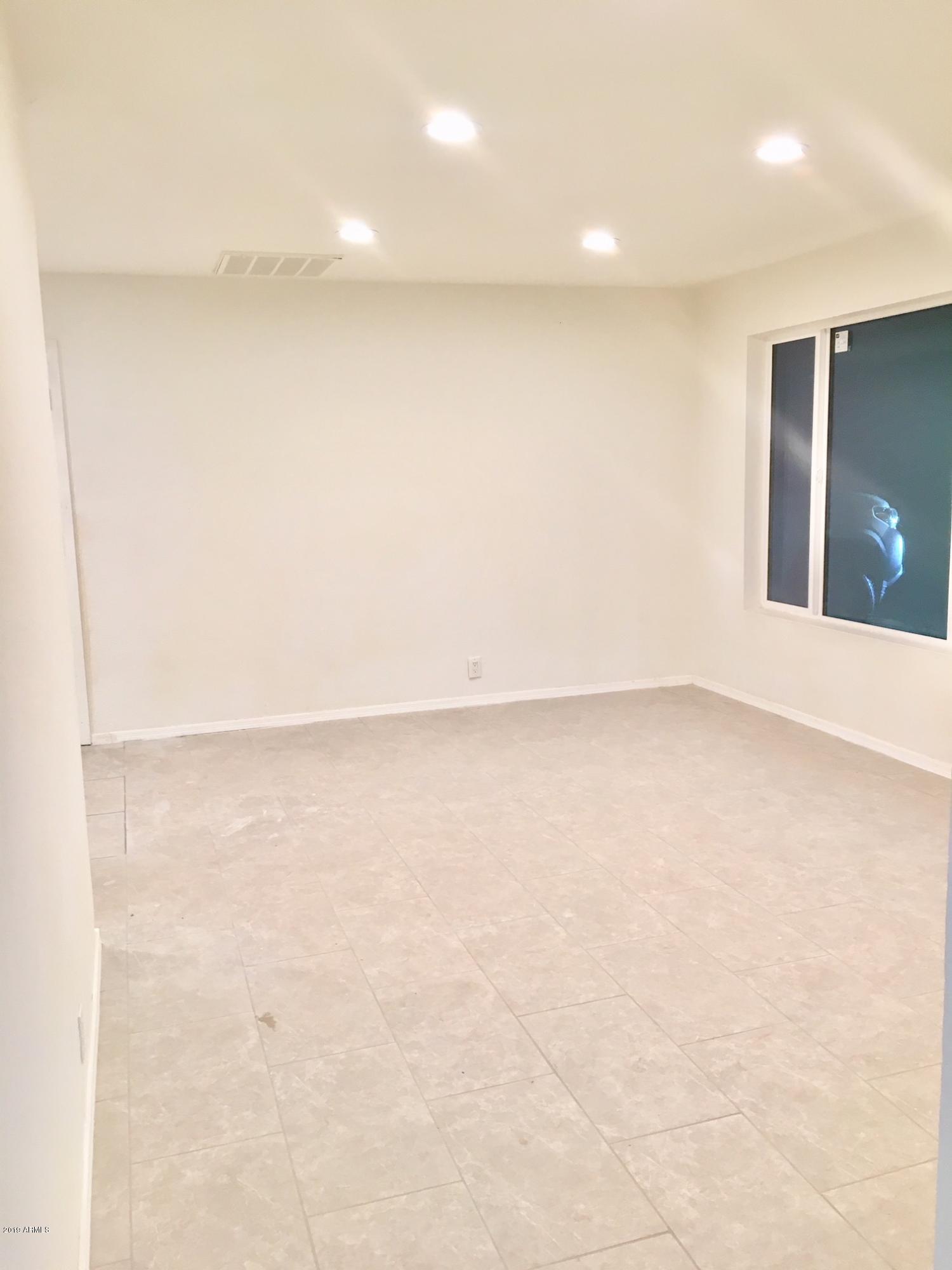 1833 East Chipman Road Phoenix, AZ 85040 - Photo 2 of 14 IMG_3568