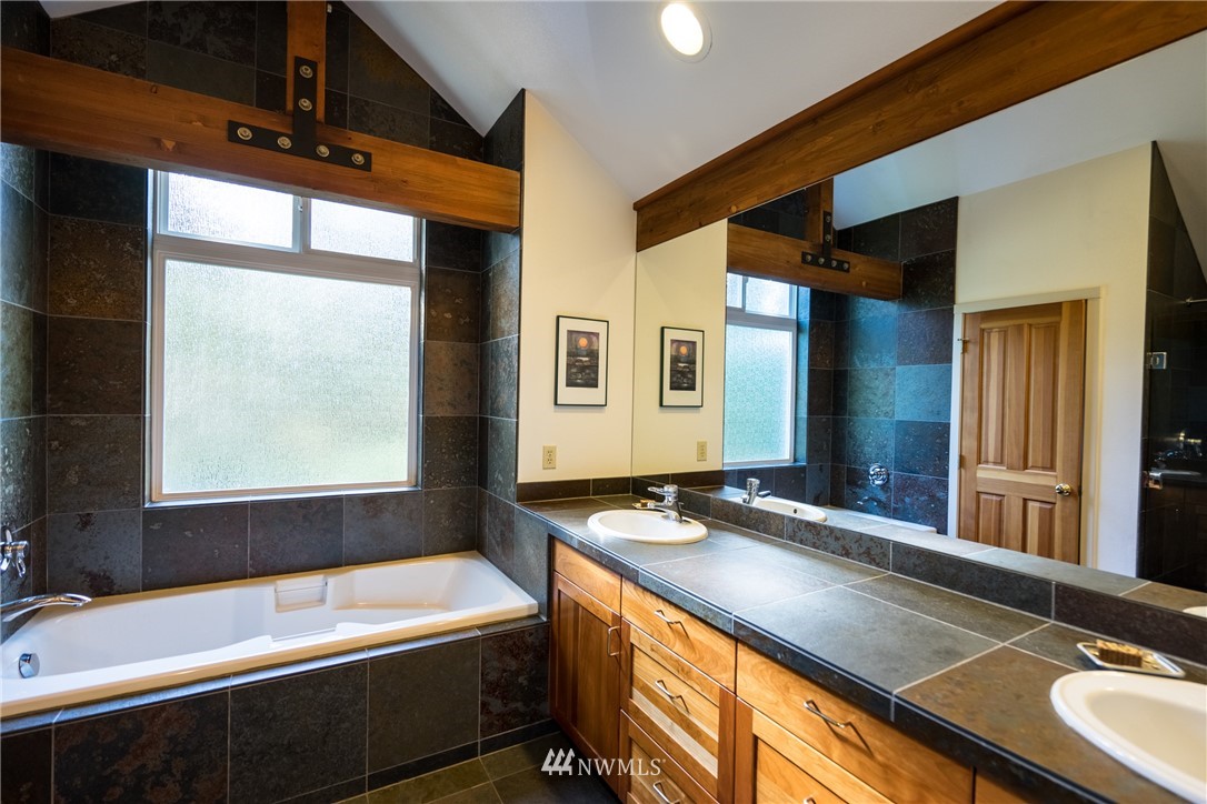 2202 41st Street Anacortes, WA 98221 - Photo 11 of 22