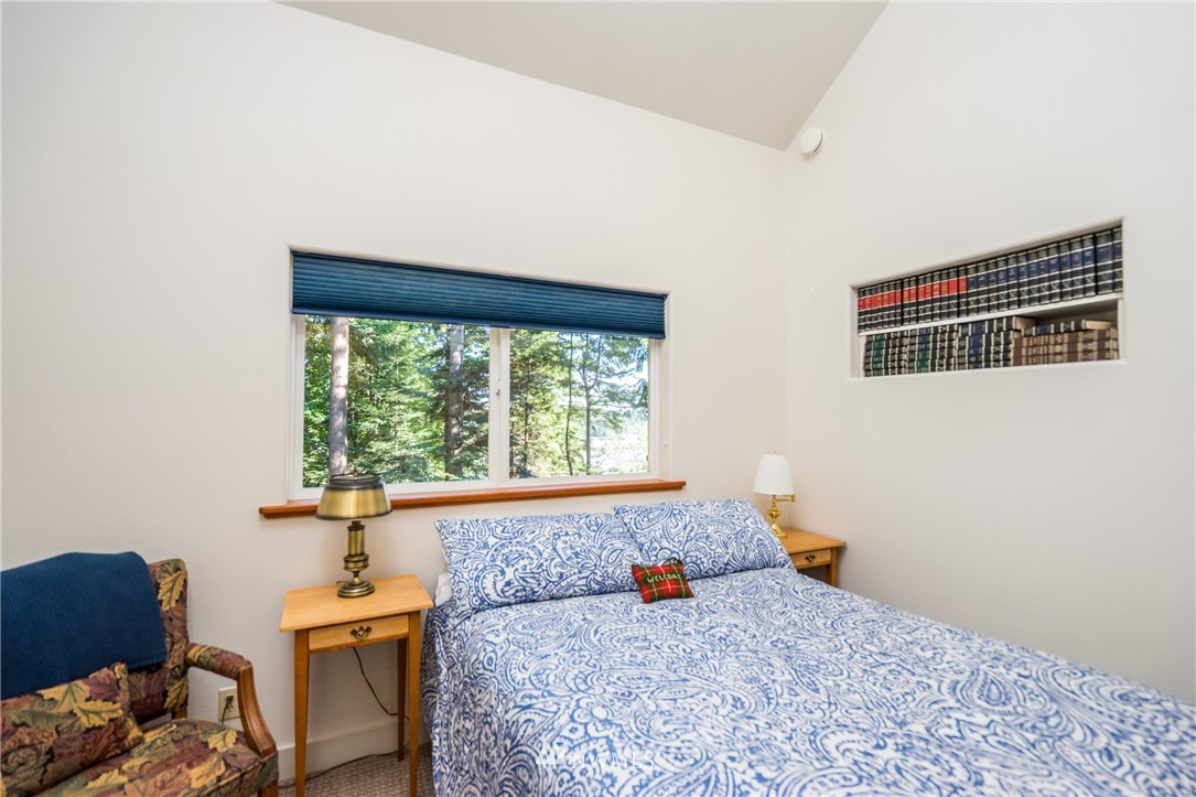 2202 41st Street Anacortes, WA 98221 - Photo 13 of 22