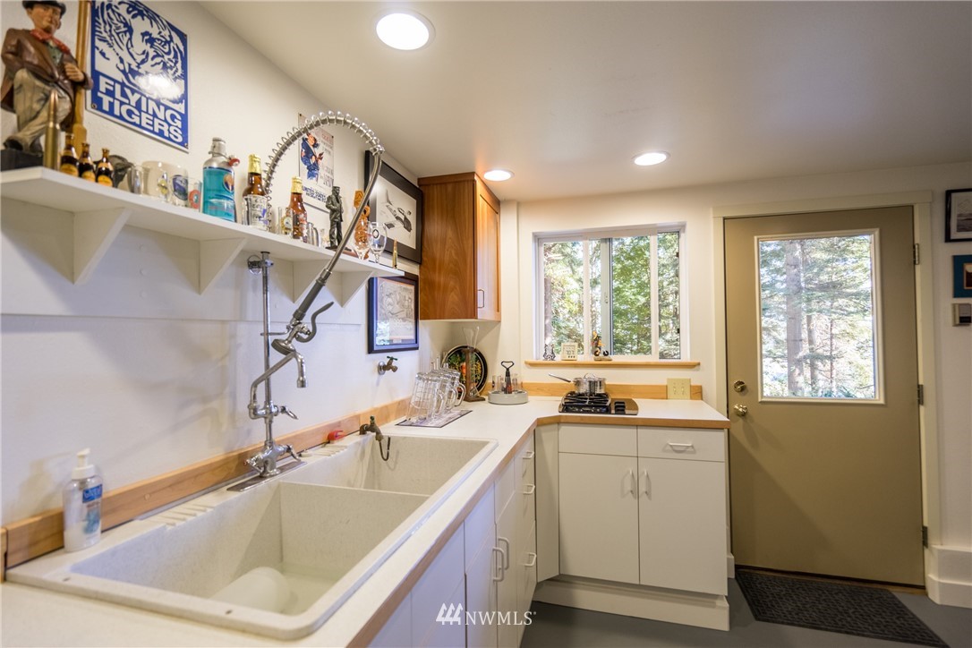 2202 41st Street Anacortes, WA 98221 - Photo 15 of 22