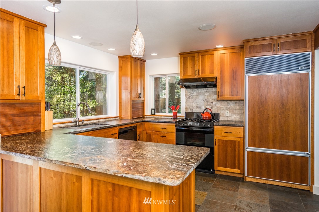 2202 41st Street Anacortes, WA 98221 - Photo 5 of 22