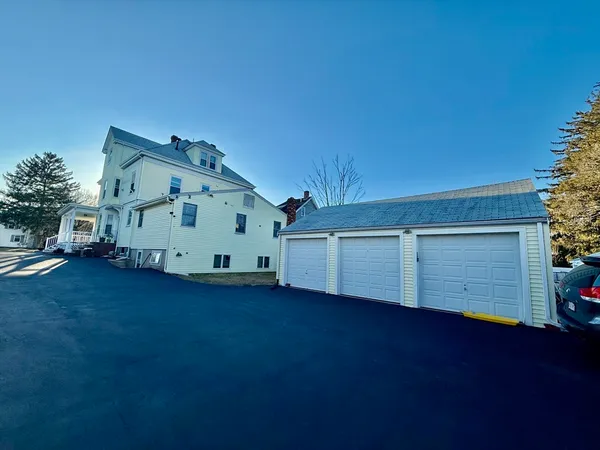 $2,800 | 17 Maple Street, Unit 2, Braintree, MA 02184