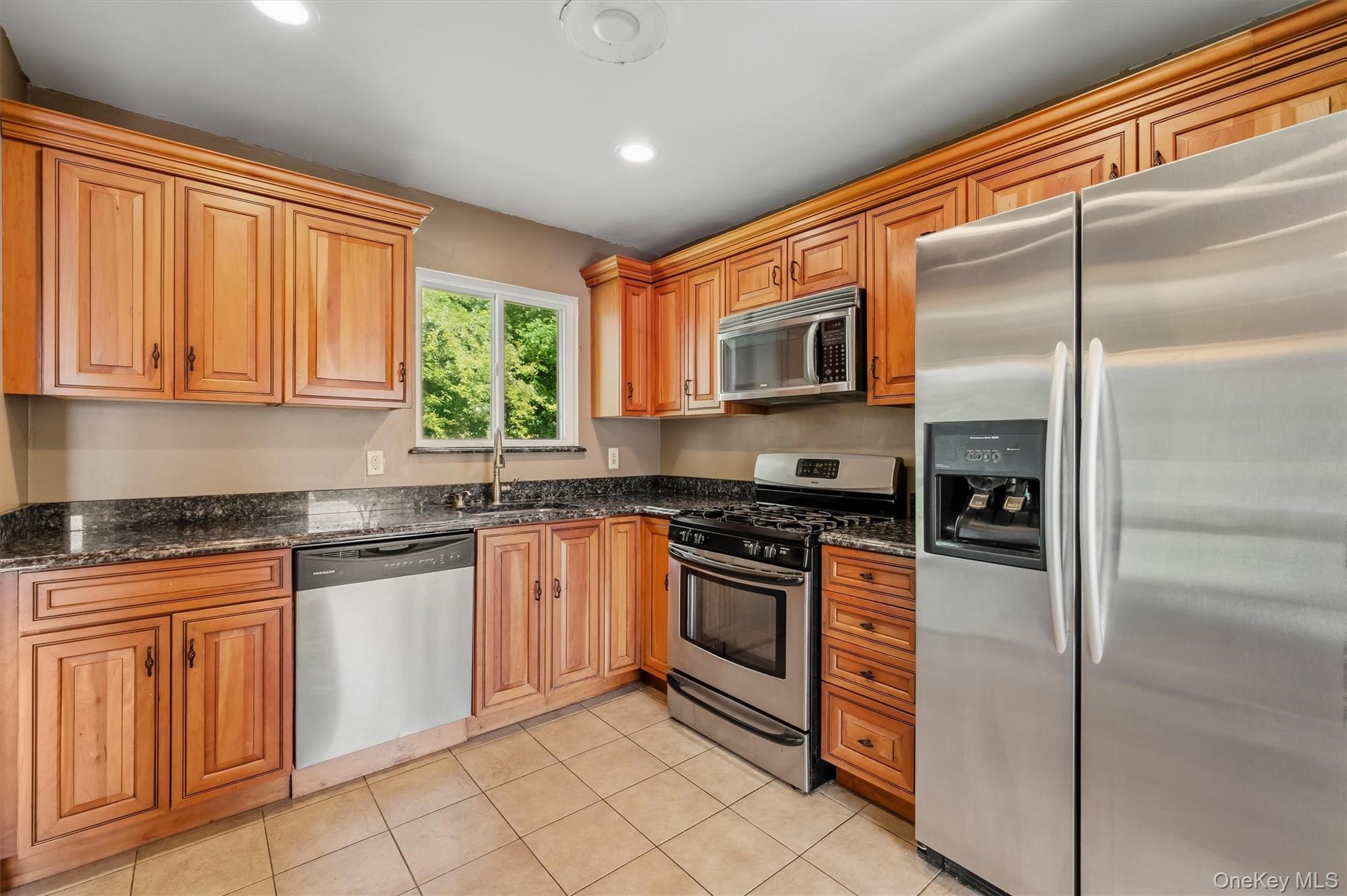 29 Cumberland Road Fishkill, NY 12524 - Photo 10 of 34 Updated eat in kitchen accented with stainless steel appliances.