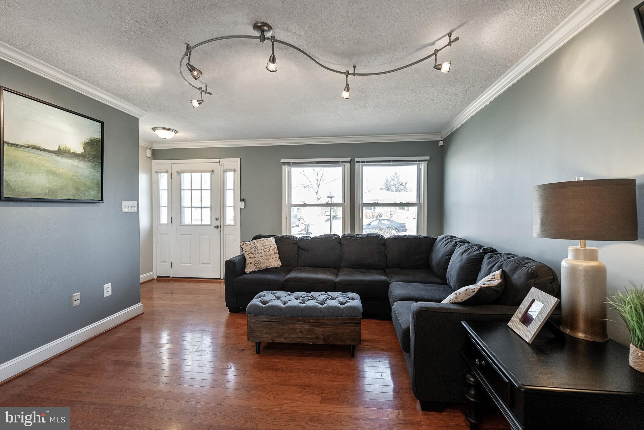 803 West Nettle Tree Road Sterling, VA 20164 - Photo 7 of 33 Gallery Image 7