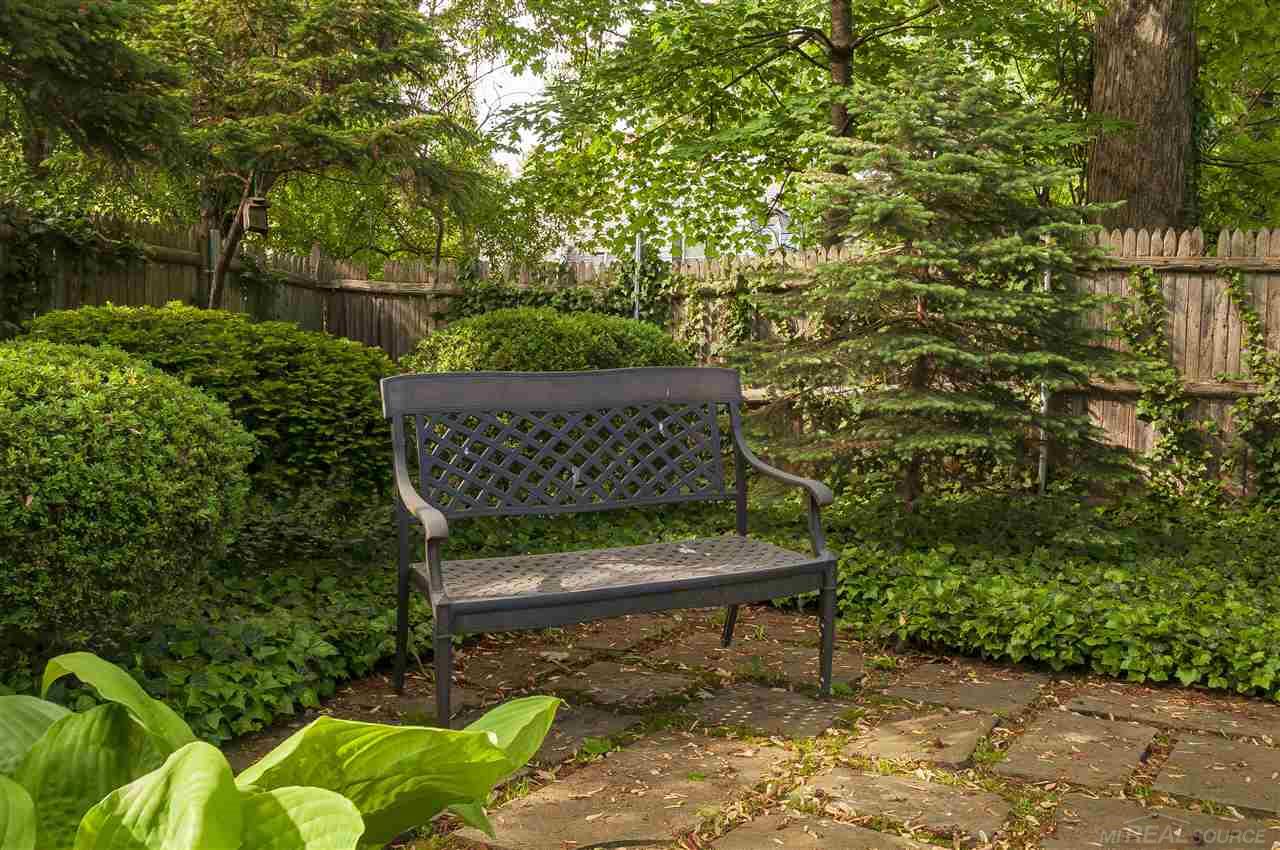74 Lewiston Road Grosse Pointe, MI 48236 - Photo 59 of 67 50013470-58.JPG