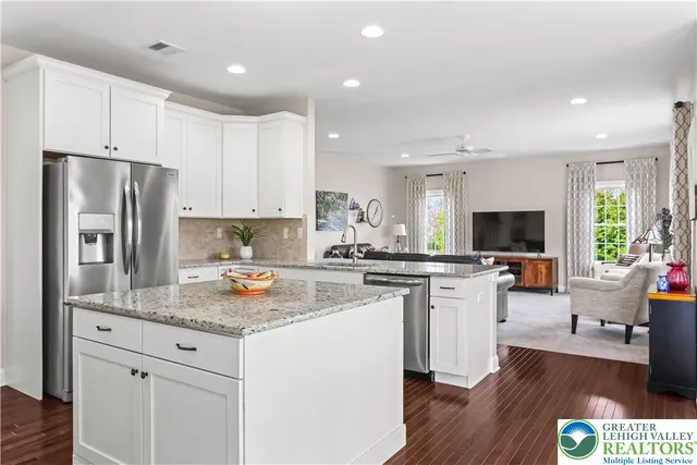 $899,900 | 6800 Gwenmawr Road, Bethlehem, PA 18017