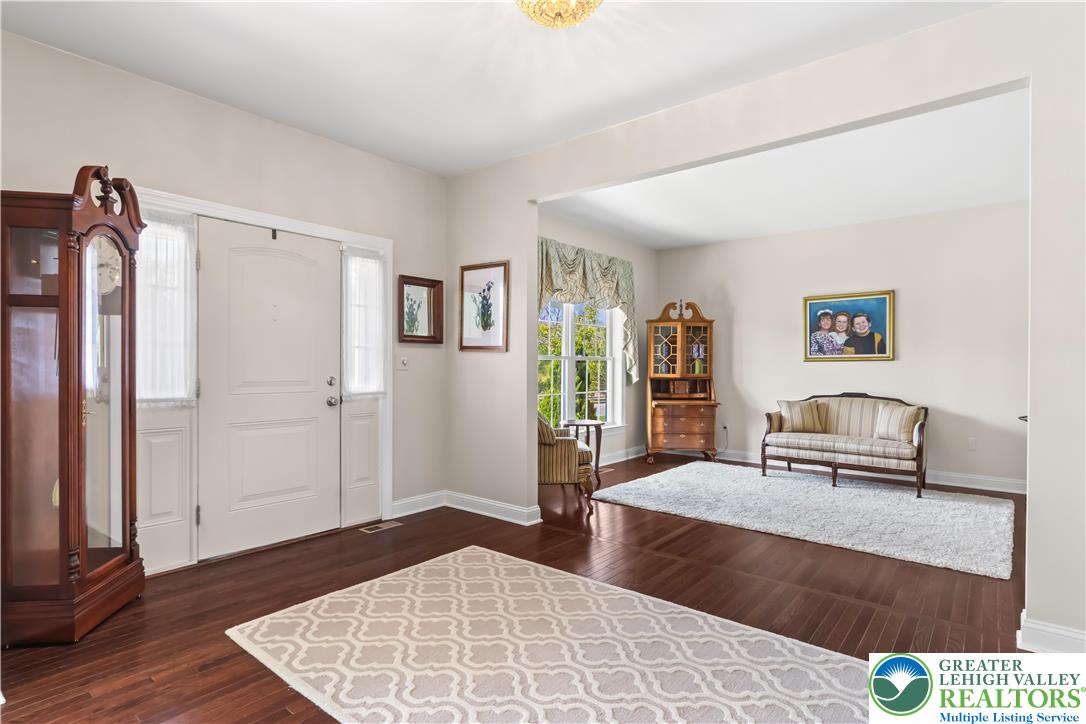 6800 Gwenmawr Road Bethlehem, PA 18017 - Photo 3 of 62