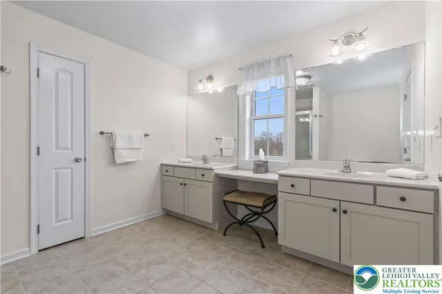 $899,900 | 6800 Gwenmawr Road, Bethlehem, PA 18017