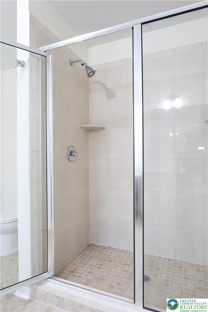 6800 Gwenmawr Road Bethlehem, PA 18017 - Photo 36 of 76