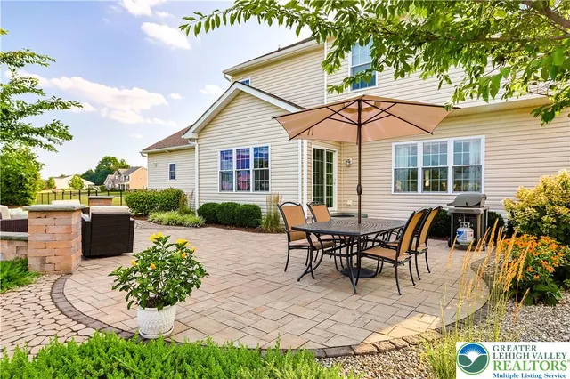 $899,900 | 6800 Gwenmawr Road, Bethlehem, PA 18017